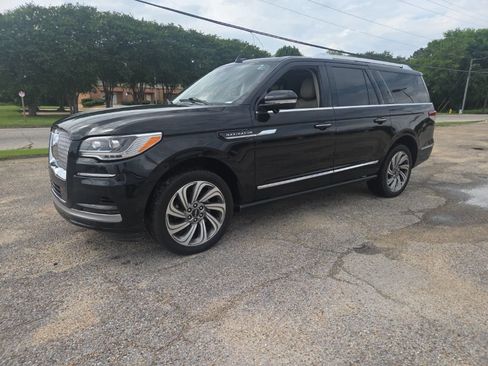 Used 2022 Lincoln Navigator L Reserve AWD/4WD image 4