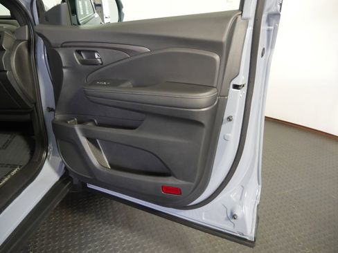 Used 2023 Honda Passport EX-L image 5