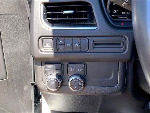 Used 2023 GMC Yukon SLT AWD/4WD image 36
