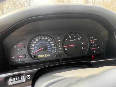 Used 2002 Toyota Land Cruiser image 47