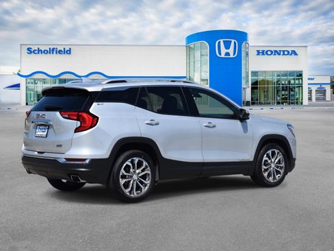 Used 2019 GMC Terrain SLT w/ Preferred Package FWD image 3