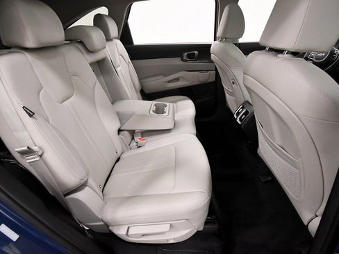 Certified 2025 Kia Sorento S w/ Panoramic Sunroof Package image 18