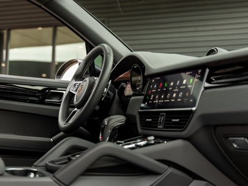 Used 2023 Porsche Cayenne image 47