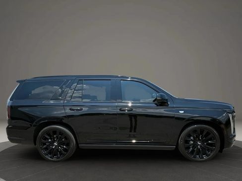 Used 2025 Cadillac Escalade Sport Platinum w/ LPO, ONYX Package AWD/4WD image 4
