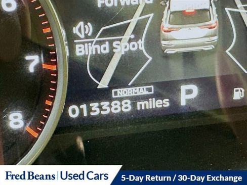 Used 2025 Mitsubishi Outlander SE image 13