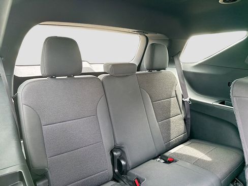 Used 2024 Chevrolet Traverse LT FWD image 26