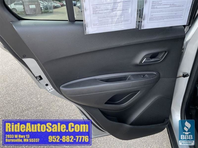 Used 2020 Chevrolet Trax LT w/ LT Convenience Package FWD image 11