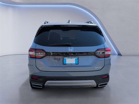 Used 2023 Honda Pilot Touring image 8