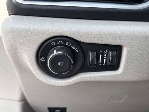 Used 2023 Chrysler Pacifica Touring-L FWD image 33