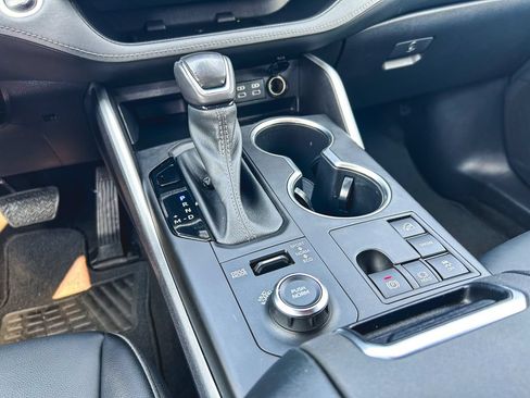 Used 2023 Toyota Highlander XSE AWD/4WD image 19