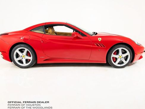 Used 2010 Ferrari California RWD image 28