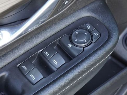 Used 2024 GMC Terrain SLT image 21