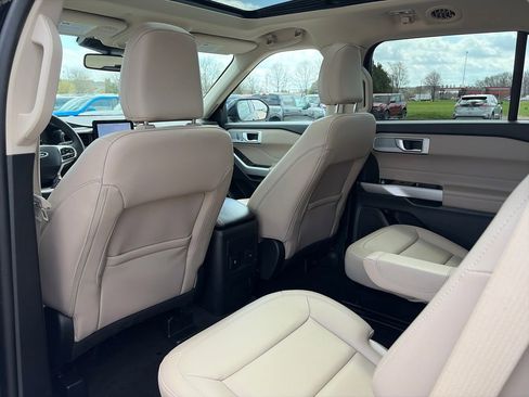 Used 2024 Ford Explorer XLT w/ Equipment Group 202A image 27