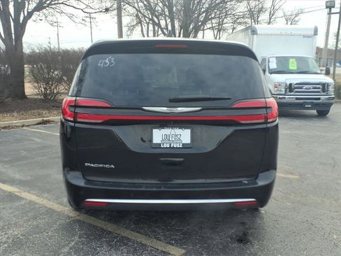 Used 2024 Chrysler Pacifica Touring-L image 35
