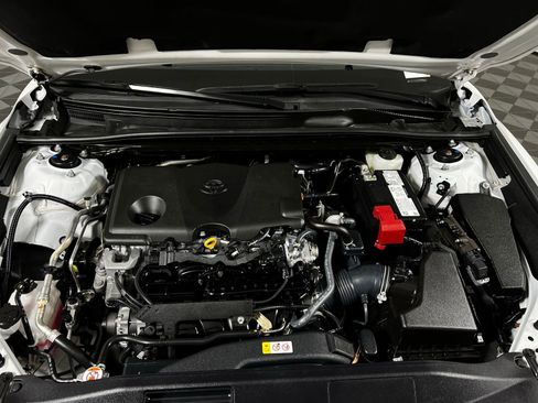 Used 2024 Toyota Camry SE image 9