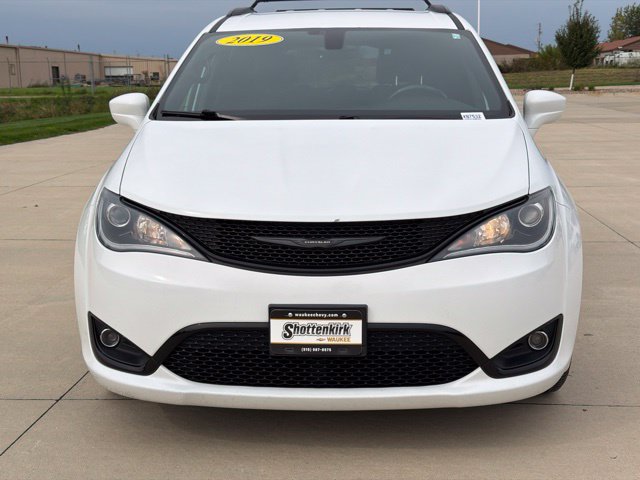 Used 2019 Chrysler Pacifica Touring Plus w/ S Appearance Package FWD image 3