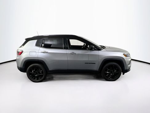 Used 2022 Jeep Compass Latitude w/ Convenience Group AWD/4WD image 4