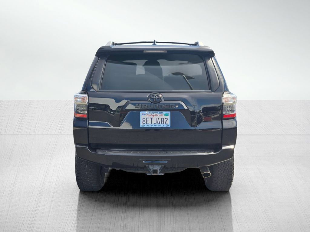 Used 2018 Toyota 4Runner SR5 AWD/4WD image 5