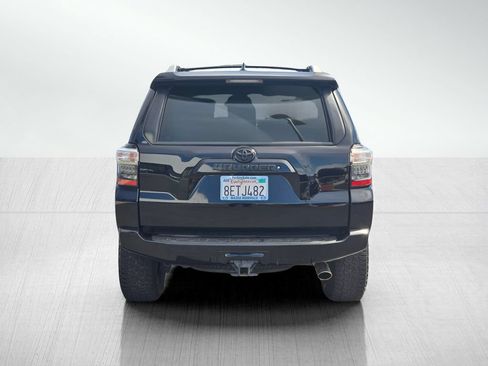 Used 2018 Toyota 4Runner SR5 AWD/4WD image 5