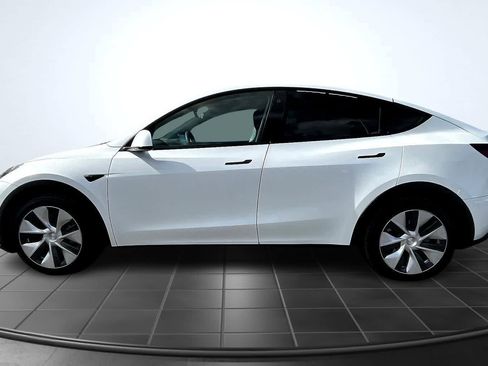 Used 2023 Tesla Model Y Long Range AWD/4WD image 3