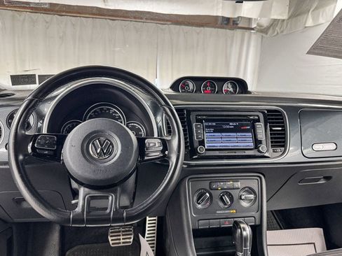 Used 2013 Volkswagen Beetle 2.0T FWD image 14