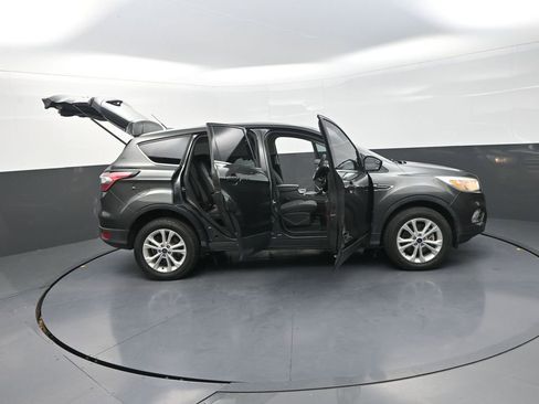 Used 2017 Ford Escape SE image 39