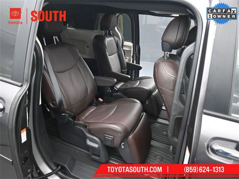 Used 2024 Toyota Sienna Platinum image 44