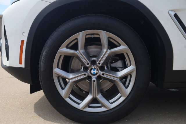 Used 2023 BMW X4 xDrive30i w/ Premium Package AWD/4WD image 9
