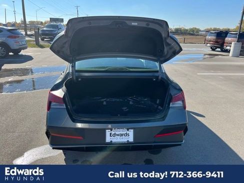 New 2025 Hyundai Elantra SE image 7