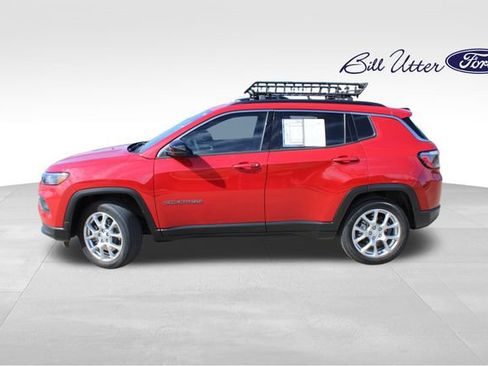 Used 2023 Jeep Compass Latitude image 8