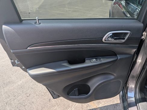 Used 2018 Jeep Grand Cherokee Limited AWD/4WD image 26
