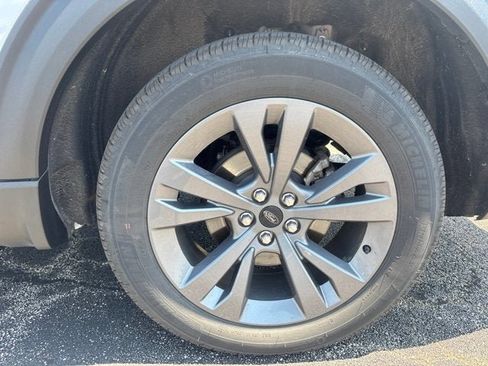 Certified 2025 Ford Explorer Active w/ Active Comfort Package AWD/4WD image 18