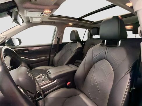 Used 2021 Toyota Highlander Platinum FWD image 19