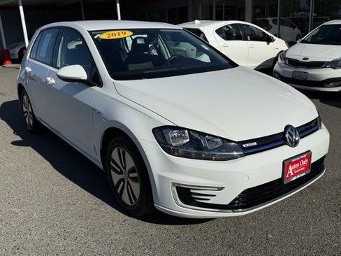 Used 2019 Volkswagen e-Golf SE w/ Driver Assistance Package image 3