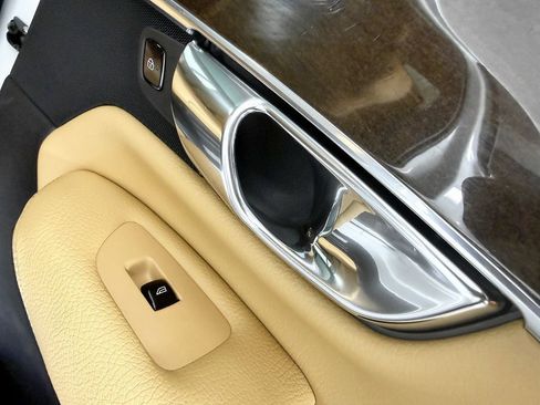 Used 2016 Volvo XC90 T6 Momentum w/ Momentum Plus Package image 41