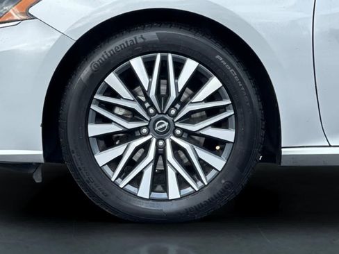 Used 2024 Nissan Altima 2.5 SV FWD image 28
