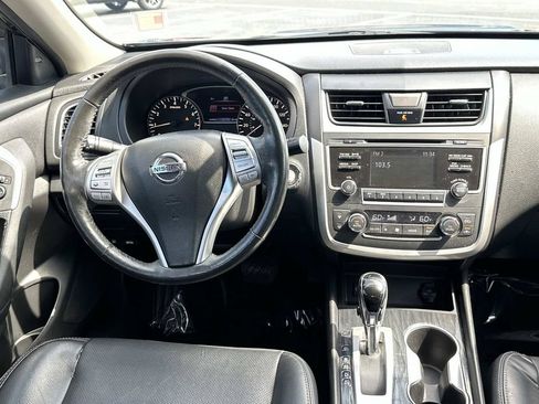 Used 2017 Nissan Altima 2.5 SL w/ Moonroof Package FWD image 17