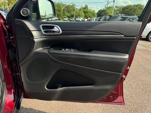 Used 2019 Jeep Grand Cherokee Limited AWD/4WD image 34