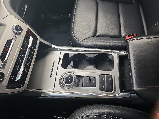 Used 2020 Ford Explorer XLT w/ Equipment Group 202A RWD image 30