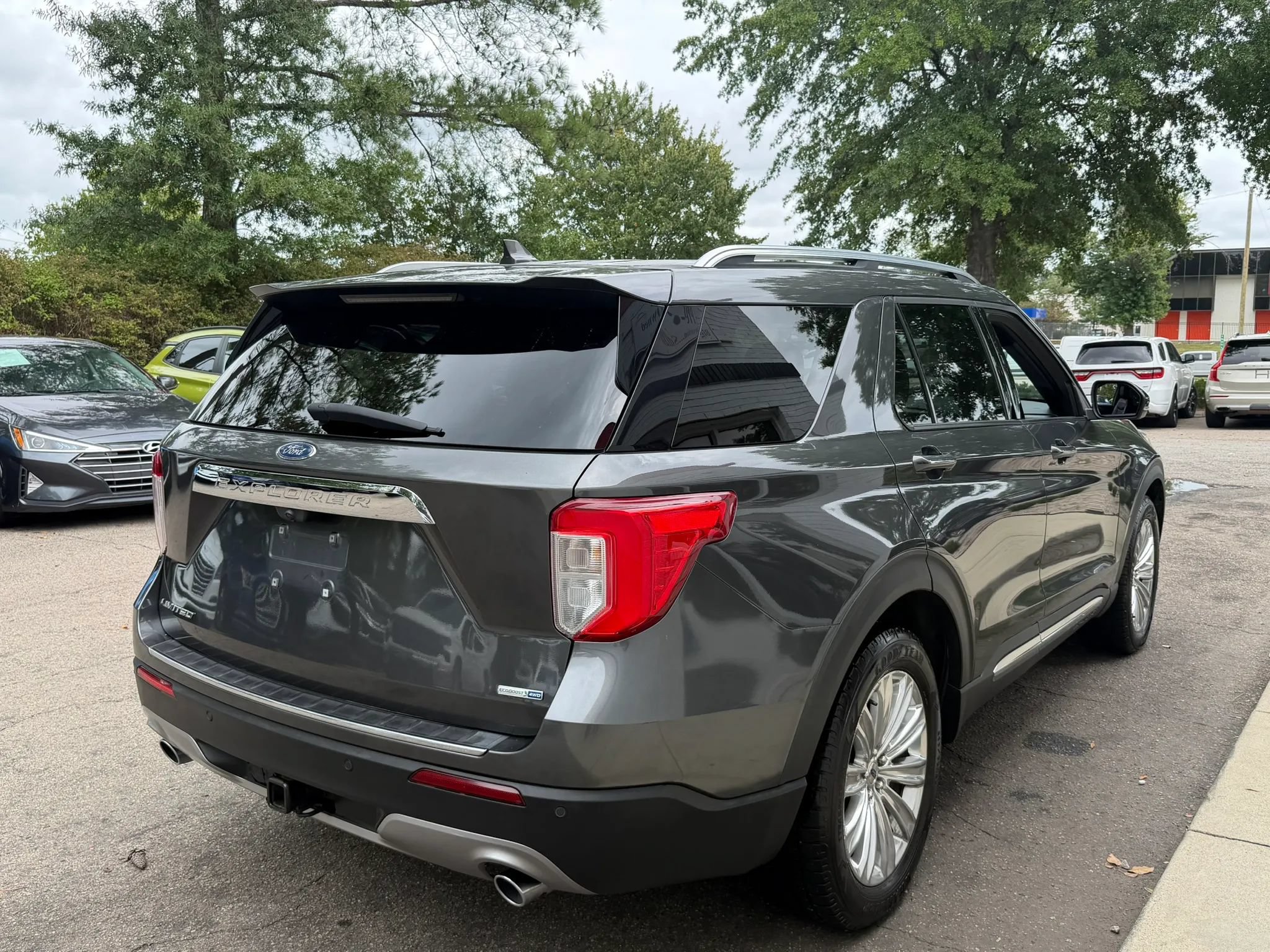 Used 2020 Ford Explorer Limited w/ Class III Trailer Tow Package AWD/4WD image 5