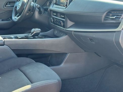 Used 2023 Nissan Rogue S image 17