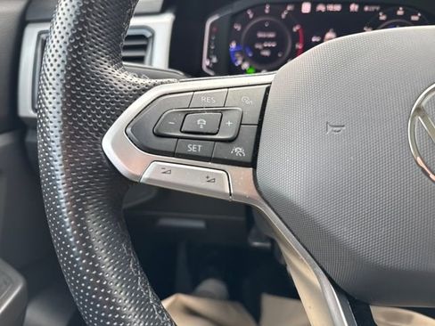 Certified 2022 Volkswagen Atlas SEL R-Line image 21