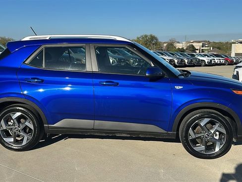 Used 2025 Hyundai Venue SEL image 14