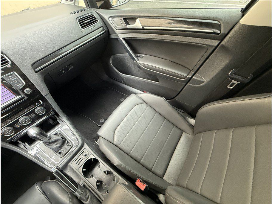 Used 2015 Volkswagen Golf S FWD image 17