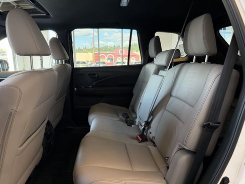 Used 2023 Honda Passport EX-L image 9