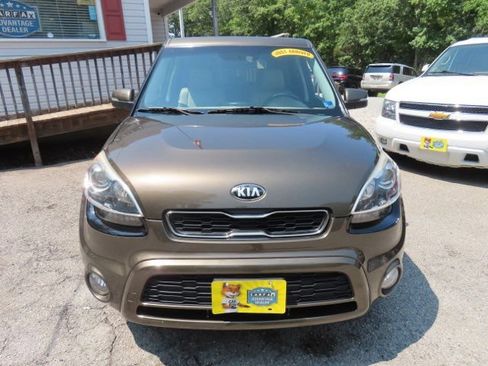 Used 2013 Kia Soul ! w/ Premium Pkg FWD image 3
