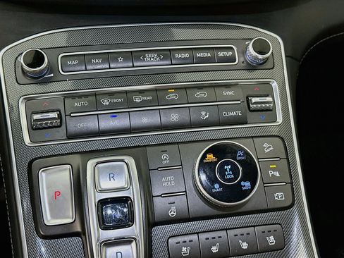 Used 2021 Hyundai Santa Fe Limited AWD/4WD image 23