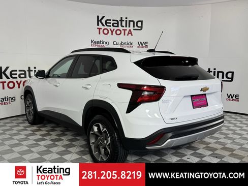 Used 2025 Chevrolet Trax LT w/ LT Convenience Package image 7