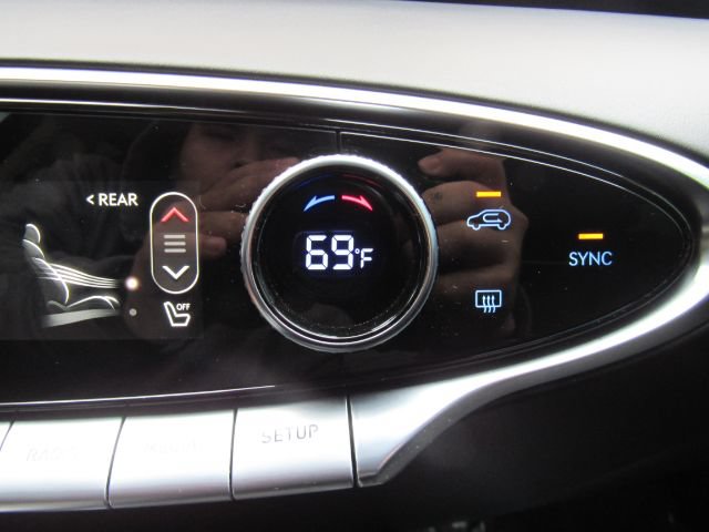 Used 2022 Genesis GV70 2.5T AWD/4WD image 49