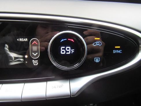 Used 2022 Genesis GV70 2.5T AWD/4WD image 49